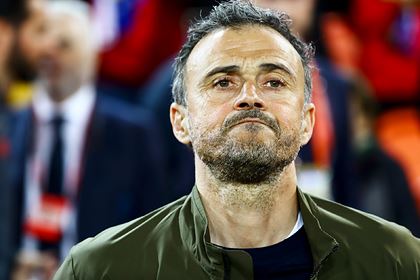 Тренер сборной Испании по футболу попросил о сокращении зарплаты