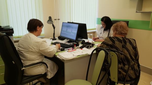 В Петербурге утвердили выплаты врачам, заразившимся коронавирусом