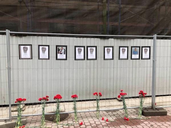 Стена памяти умершим от коронавируса медикам появилась в Петербурге