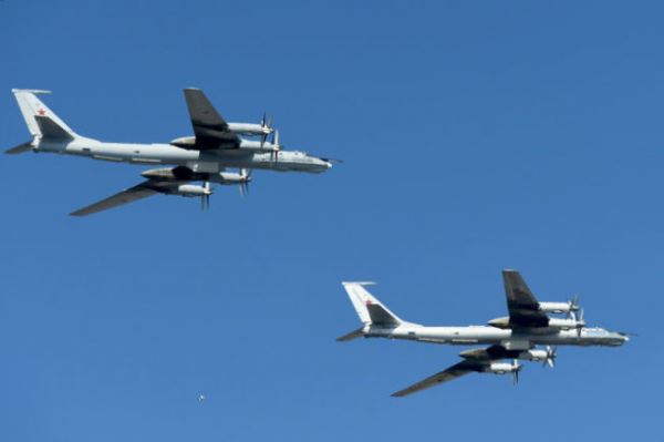 Два противолодочных самолета Ту-142 выполнили плановый полет над нейтральными водами