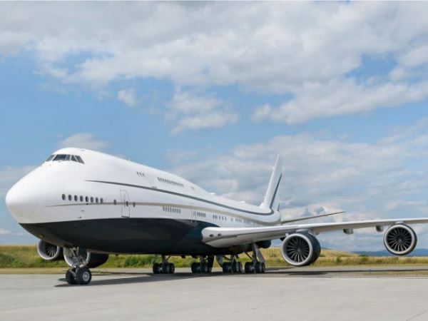 Взгляните на крупнейший частный самолёт, похожий на летающий особняк (25 фото)
