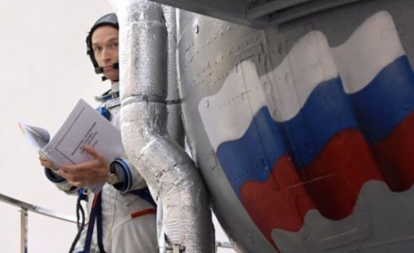 Четверо российских космонавтов вылетели в США для тренировок перед осенним полётом на МКС