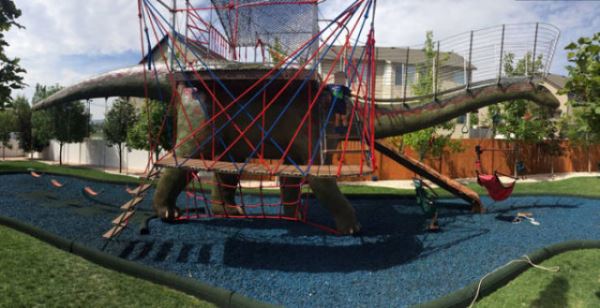 Гигантская игровая площадка-спортзал в форме динозавра (20 фото + видео)