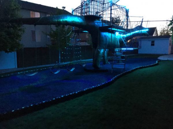 Гигантская игровая площадка-спортзал в форме динозавра (20 фото + видео)