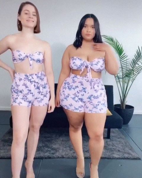 Две подруги показывают, как на разных типах фигуры сидит одинаковая одежда (28 фото)